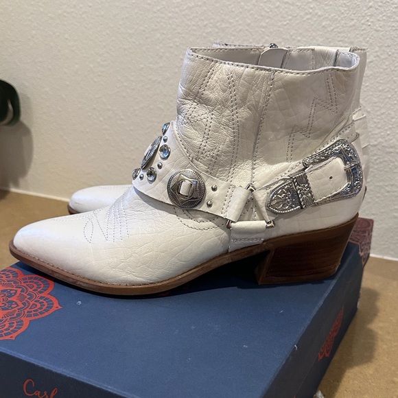 Carlos by Carlos Santana White Embellished Ankle Boots - Picture 4 of 10